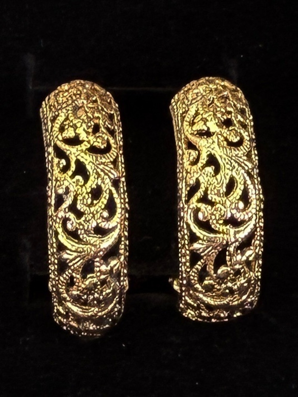 Beautiful, vintage, aged goldtone, filigree clip on earrings